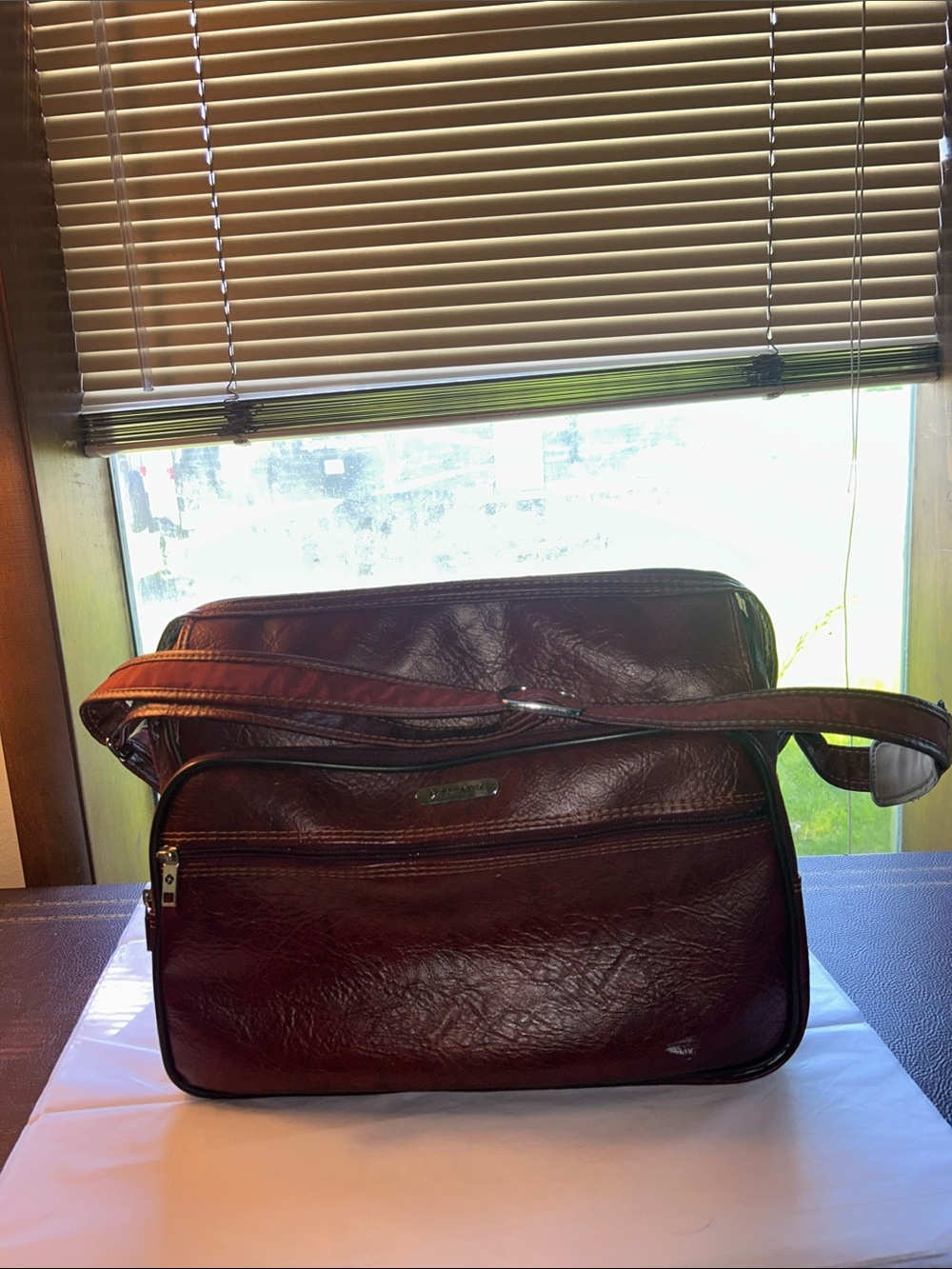 Samsonite Silhouette II Unisex Burgundy Carry On Bag